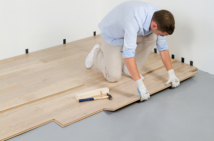 thi công sàn gỗ công nghiệp không khó nhưng đòi hỏi phải kinh nghiệm