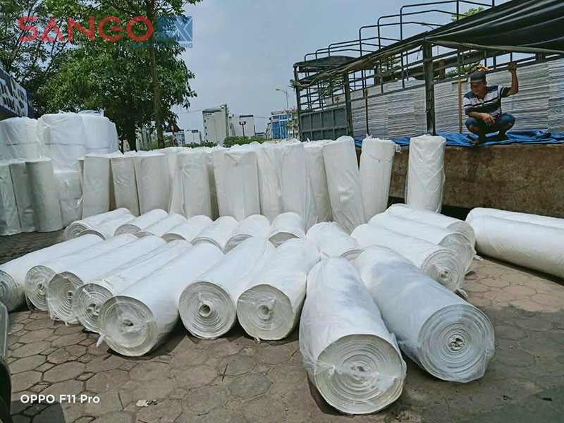 Xuất kho xốp cao su non trắng lót sàn