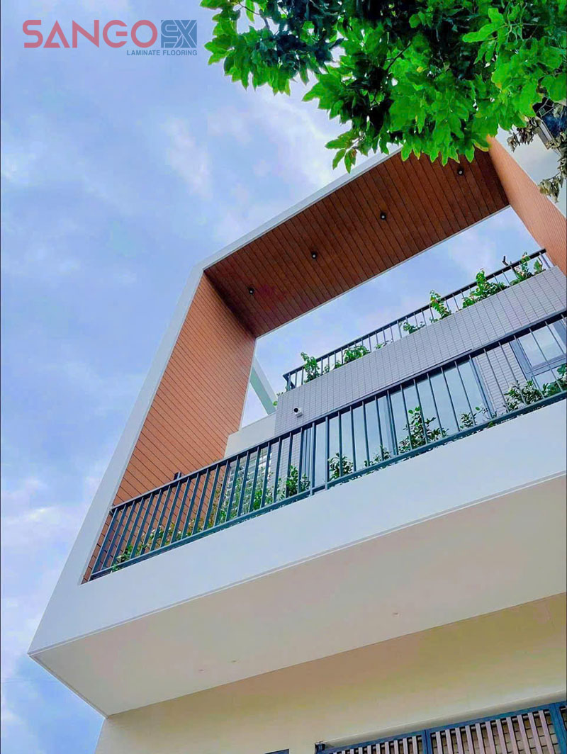 Công trình nhà phố ốp trần tường bằng tấm ốp gỗ nhựa composite