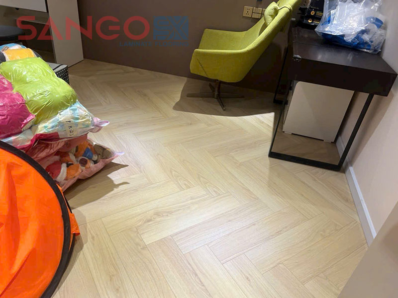 Lát sàn nhà với gỗ xương cá luôn đem lại phong cách mới